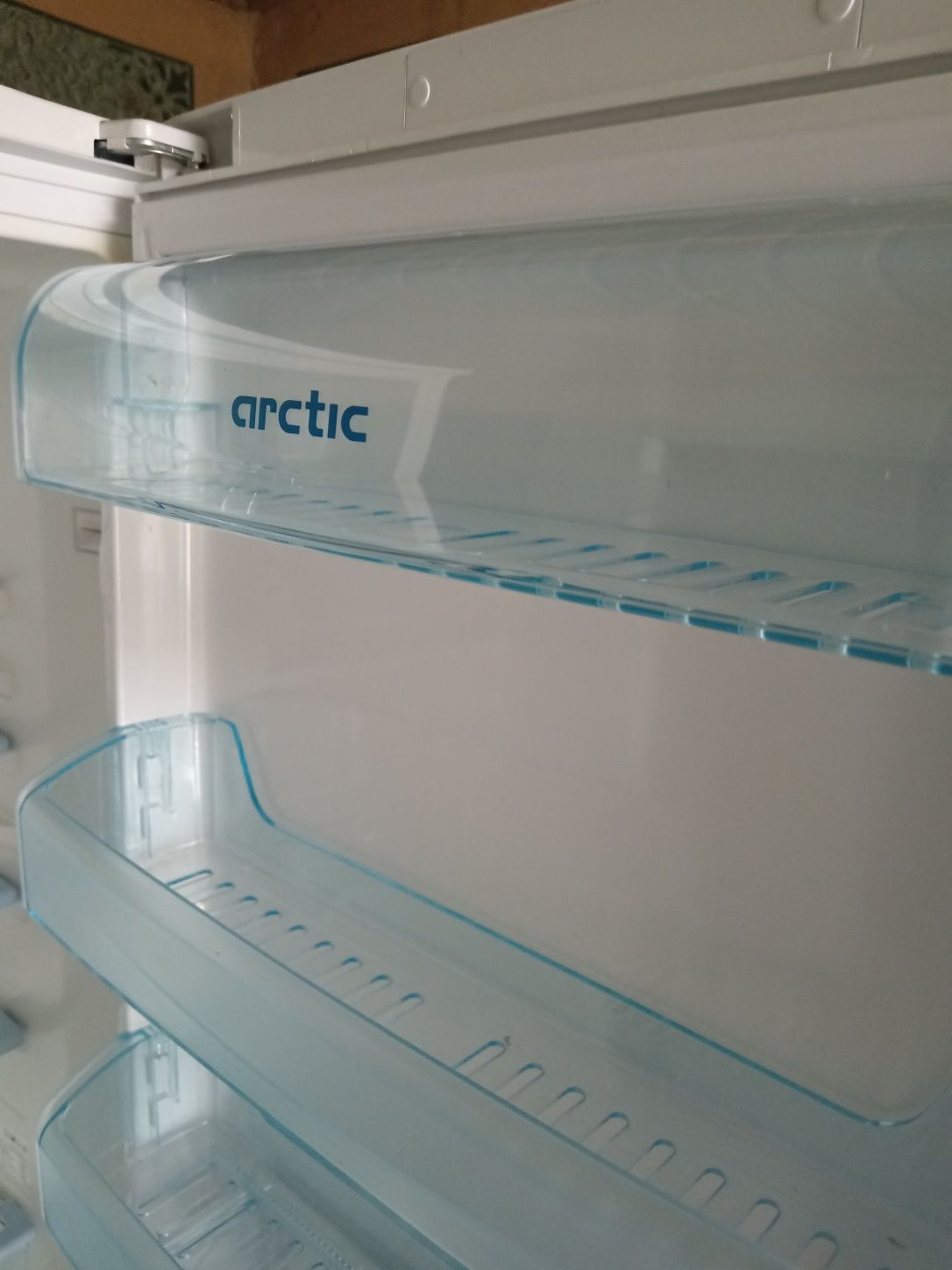 Vând combină frigorifică arctic și beko