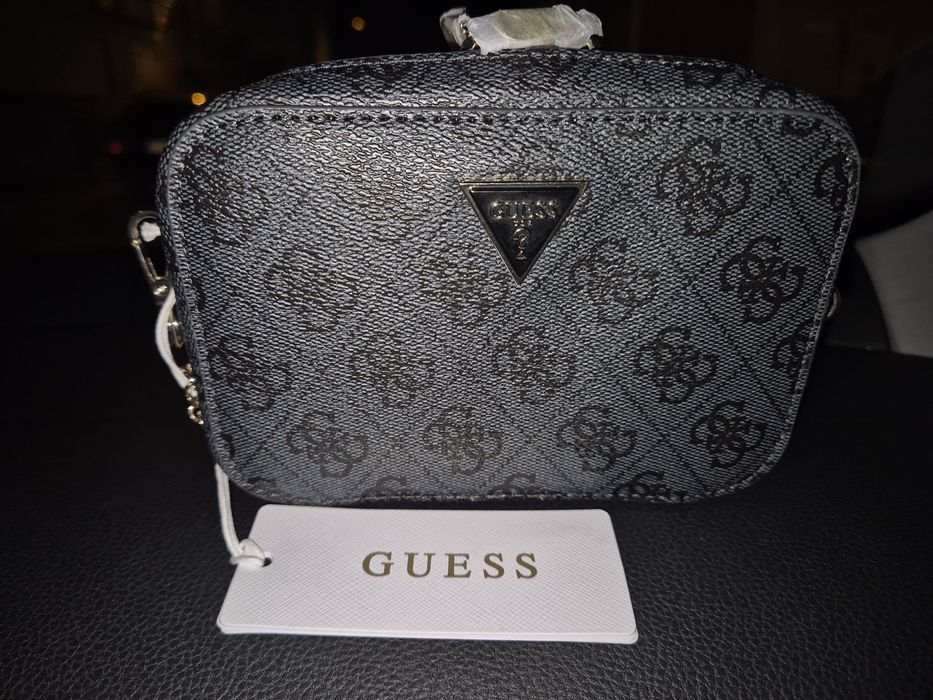 Оригинална чанта на Guess