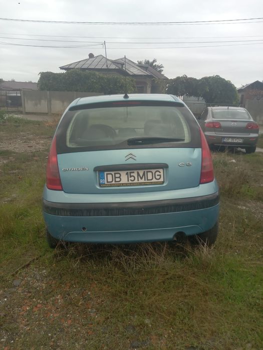 Vând Citroen C3 din 2003 mașină pentru dezmembrări sau camp.