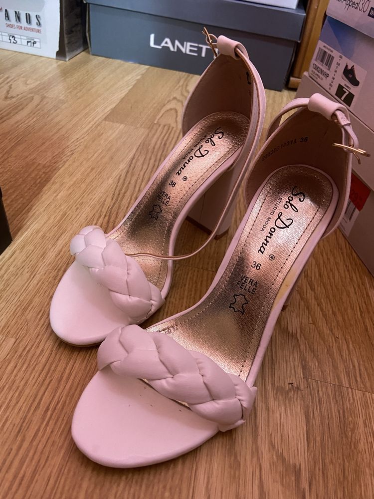 Sandale albe elegante