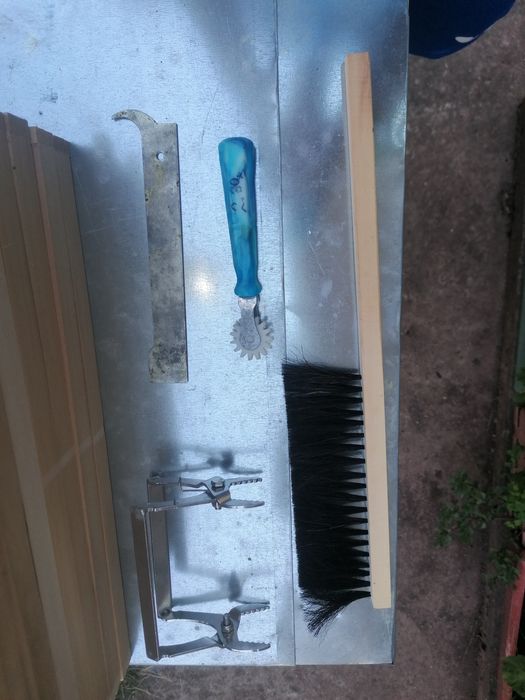 Пчелен кошер Дадан блад