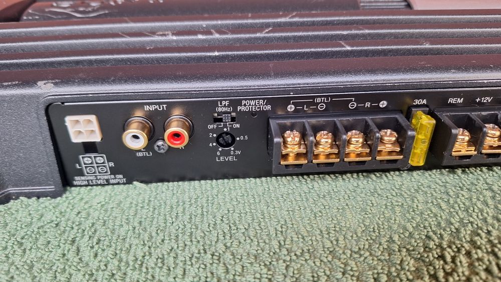 Oferta 170 lei Amplificator Sony ,alpine kicker