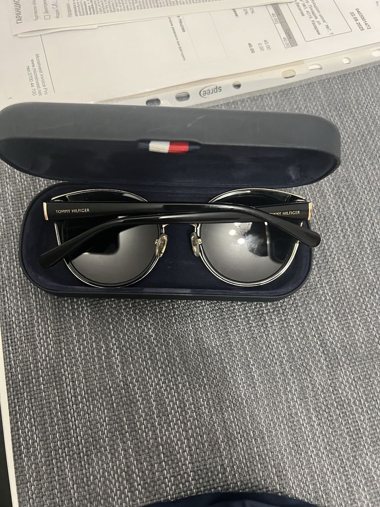 Очила Tommy Hilfiger