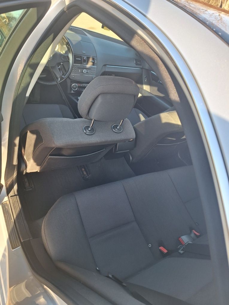 Vând Mercedes C220