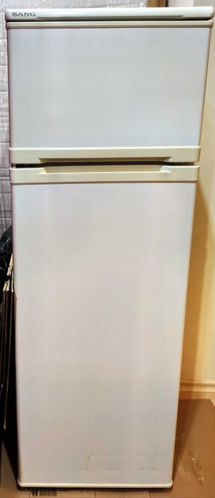 Хладилник с горен фризер SANG, 240 литра, 155 см височина