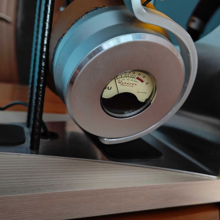 Casti Ashdown Meters OV-1 cu vumetre reale