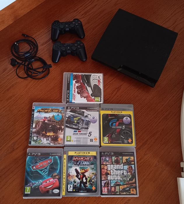 Playstation 3 / PS3 / 320 GB + 7 игри и 2 джойстика