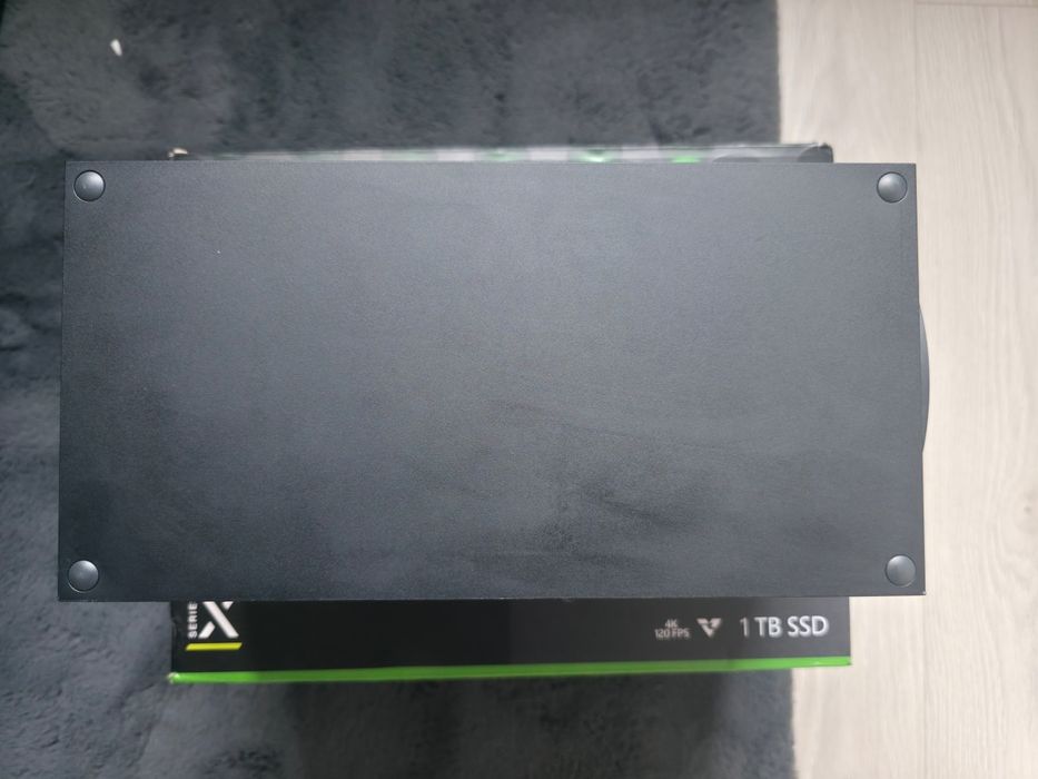 Se vinde Xbox series X + Căști Xbox wireless