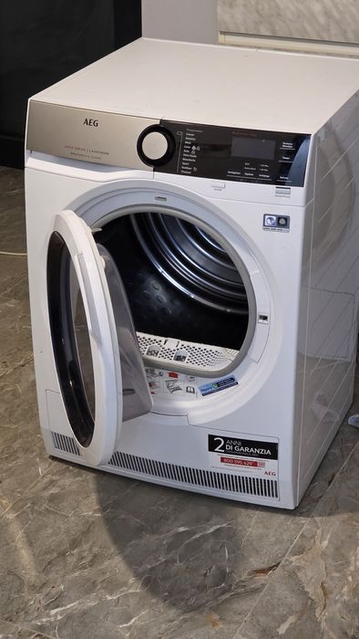 Uscător Rufe   AEG serie 8000 A++