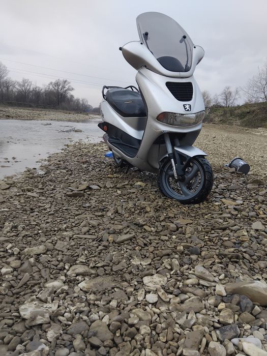 Vând scuter Peugeot