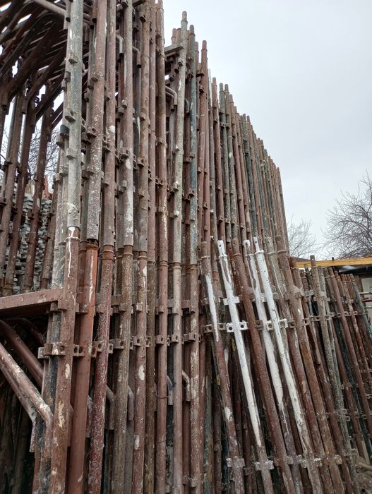 Închiriez schela și popii metalici