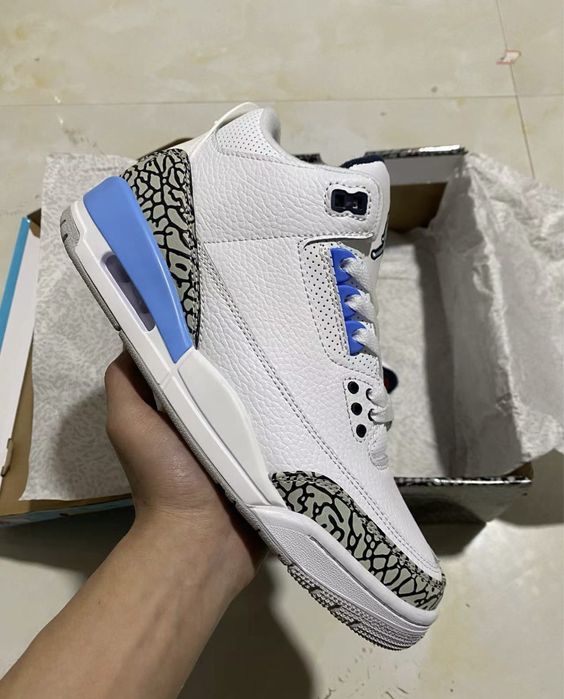 Air Jordan 3 Retro UNC (2020)
