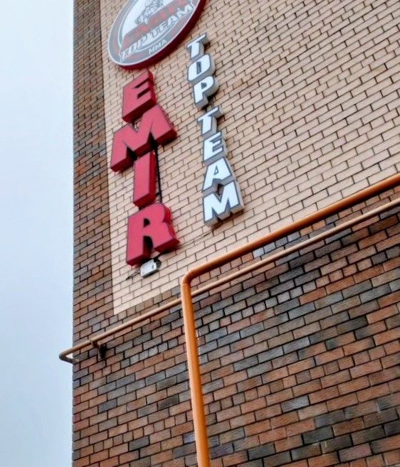 Продам 2 ком кв 76 м2 в новом доме в районе центр. Рынка