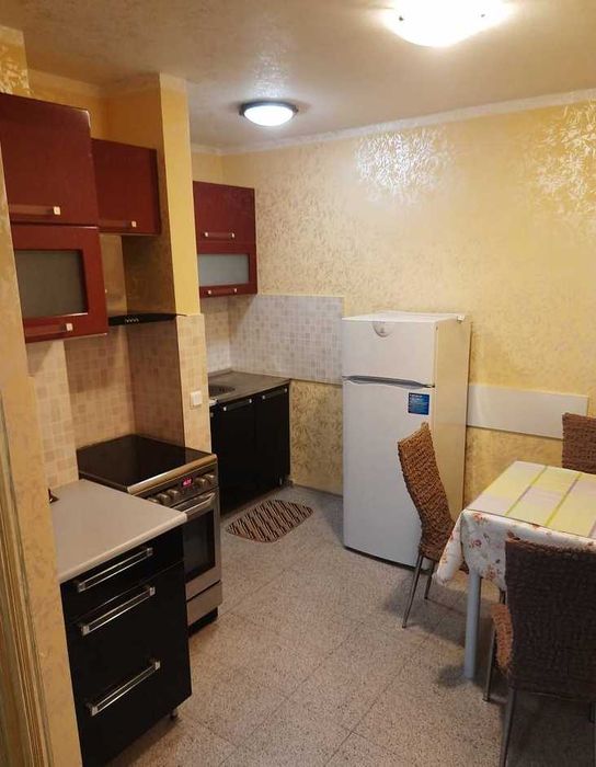 Дава се под наем Двустаен апартамент в Бургас, Център - 50 кв.м за 175 € - Снимка #2