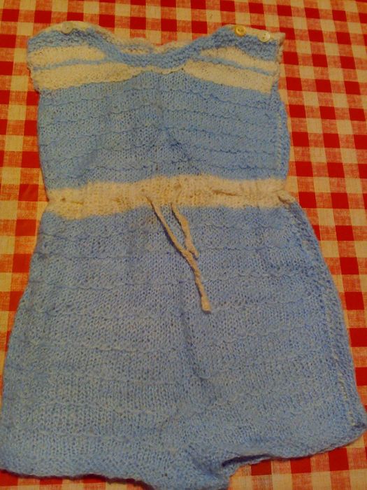 продавам стари детски дрехи всяла по 3 лв.