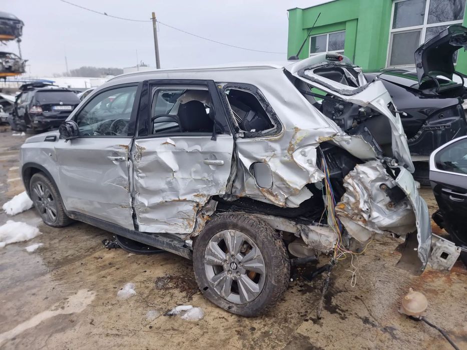 Dezmembrez Dezmembrari Suzuki Vitara 4 facelift   motor 1.0 benzina cutie de viteze 4x4 grup cardan diferential jante r17 bara fata