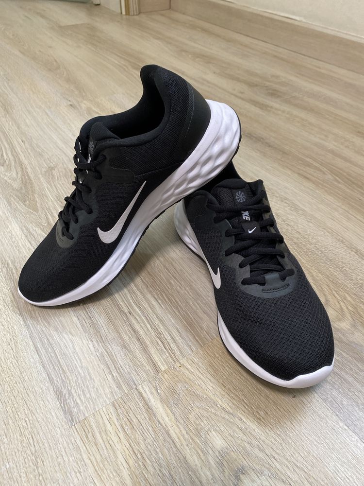 Кроссовки Nike, новые. Размер 40. Unisex(подходит для любого пола)