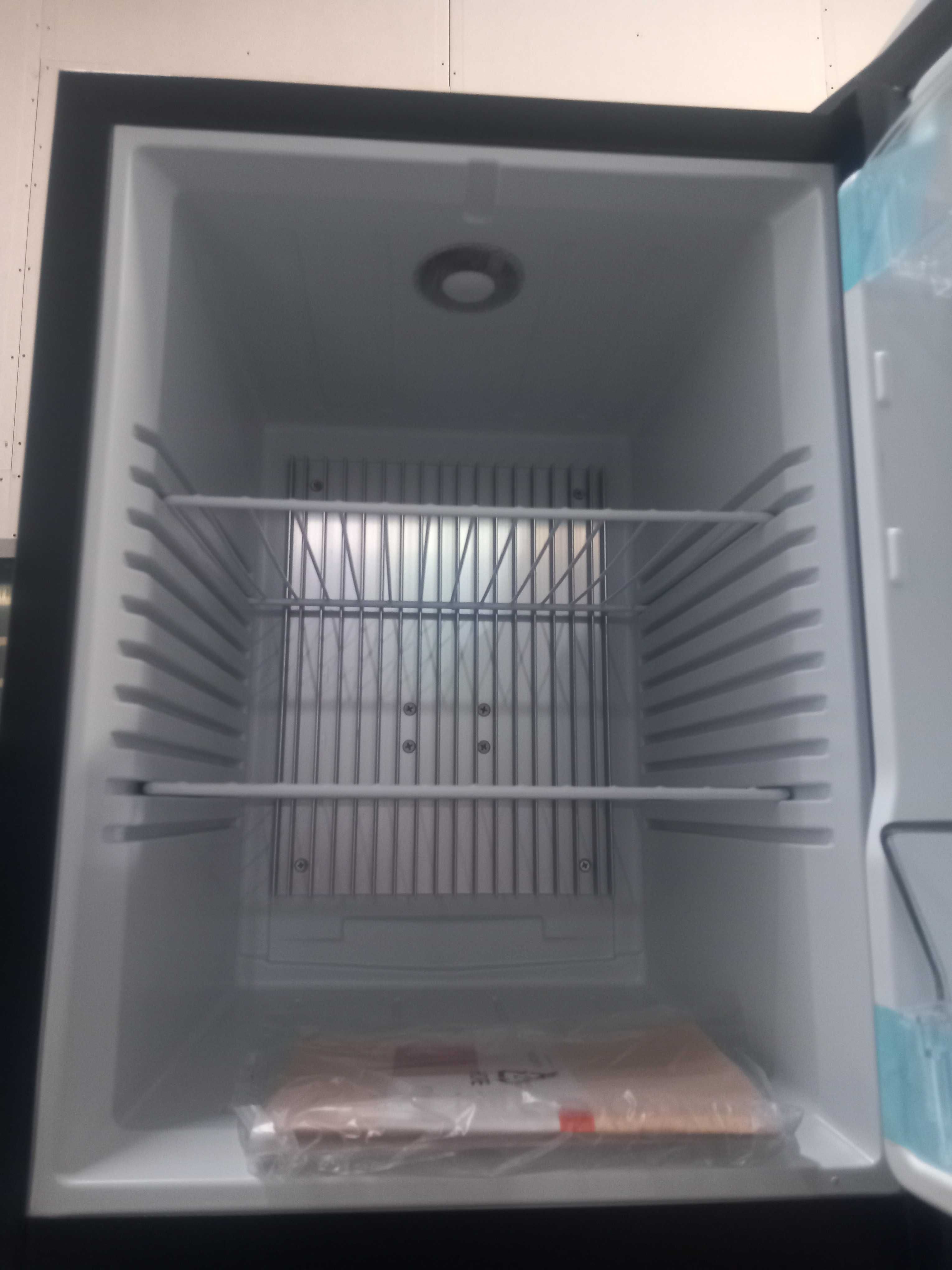 Mini frigider minibar