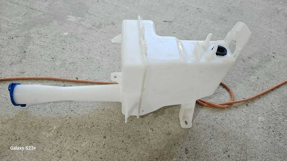 Казанче за чистачки Hyundai i30