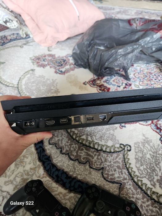 Play station 4 slim продается срочно в хорошем состоянии