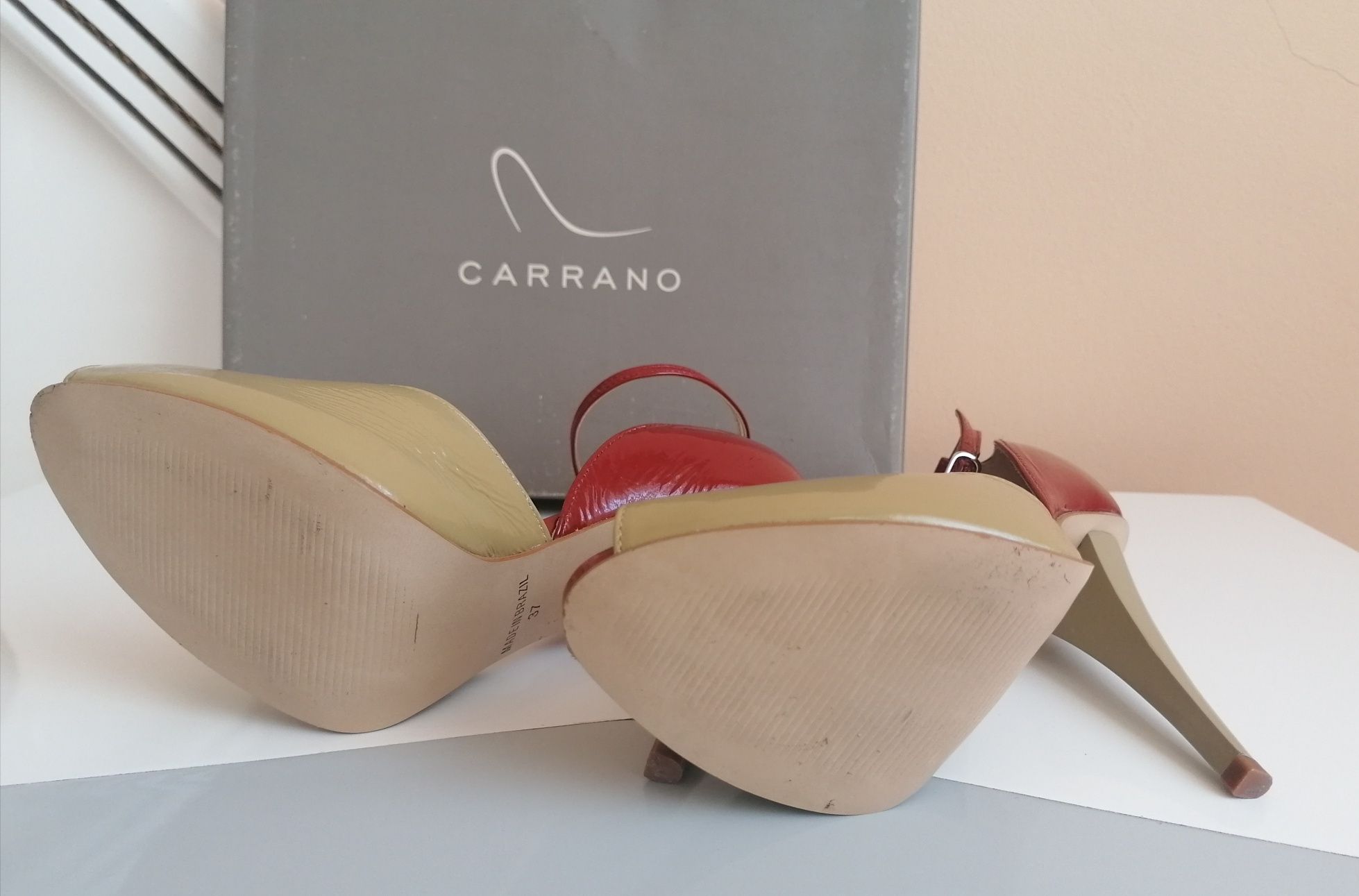 Летни сандали Carrano