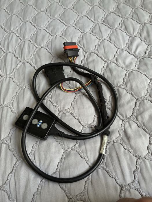 Мошинага Жентра Кобальтга  газ педалига босканида уйланиб турмиди