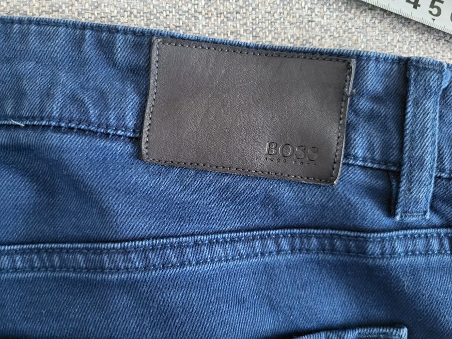 Vand pantaloni hugo boss