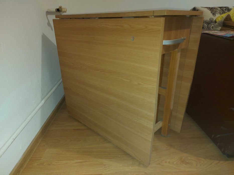 Vând masă extensibilă