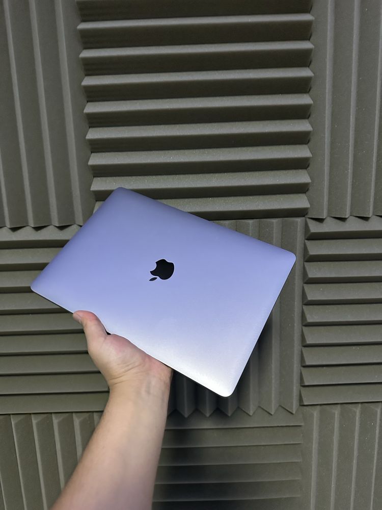 MacBook pro M1 8/256