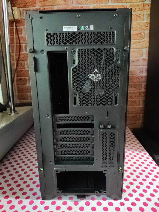 Carcasa PC Corsair 5000D Tempered Glass Black.