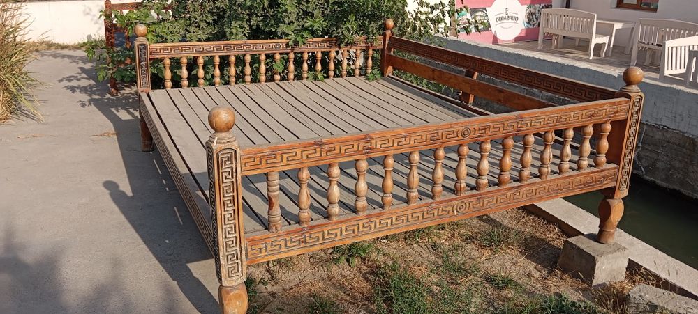 Топчан, ёғоч супа бор