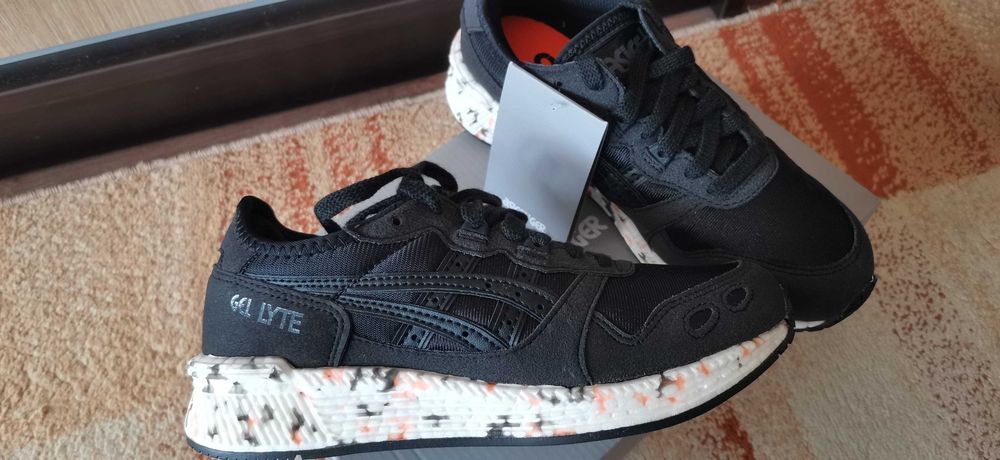 Нови детски маратонки Asics, 35 номер