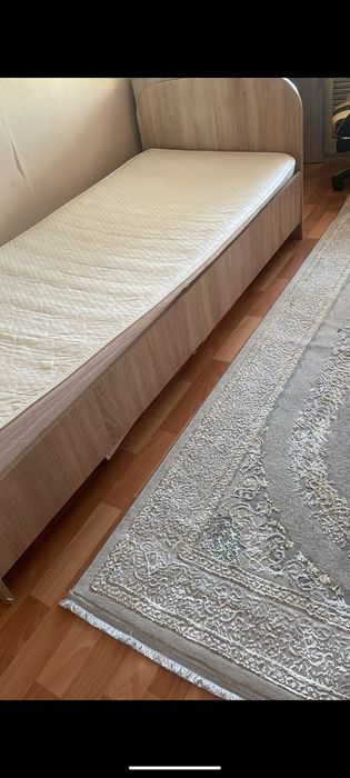 Кровать в хорошем состояний