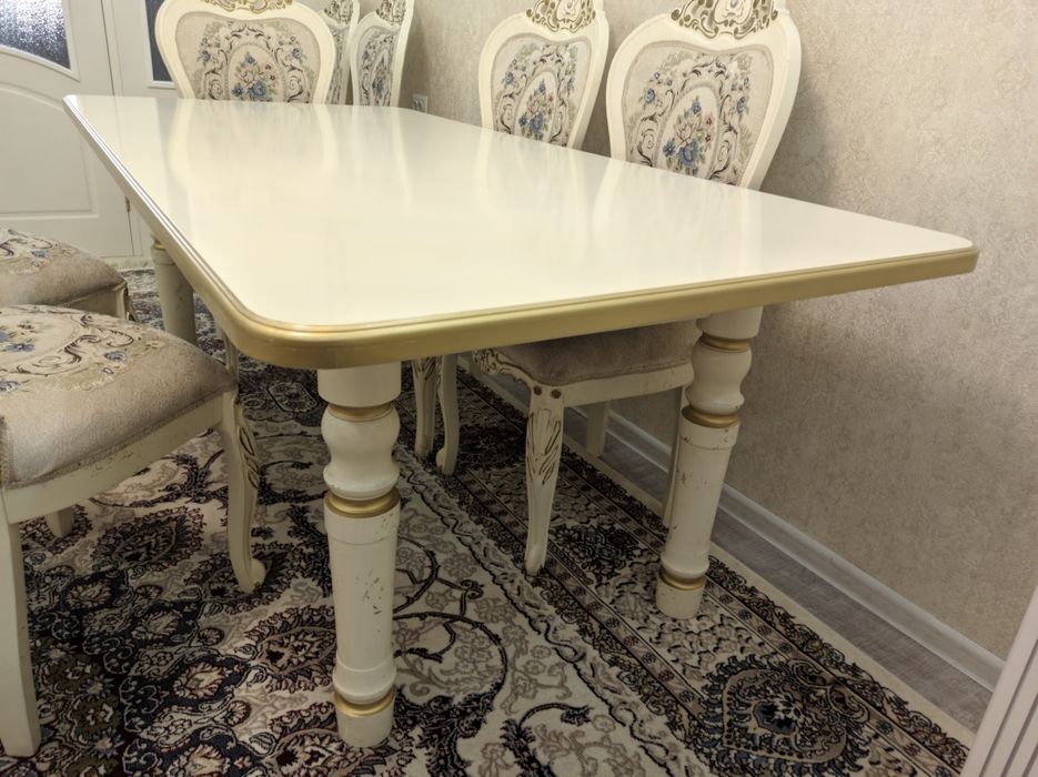 Стол ва стул Ок рангда холати зор! Срочно