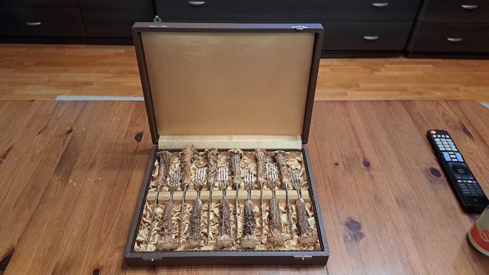Луксозен ловен комплект прибори за хранене в куфарче