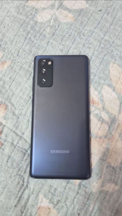 Продам Samsung galaxy s20fe 128/6