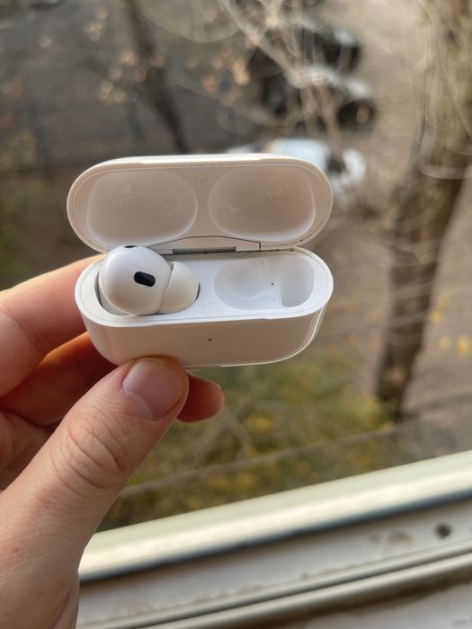 Airpods pro 2 левое ухо и кейс