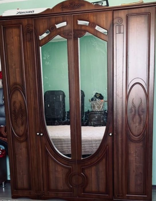 Продам спальный гарнитур