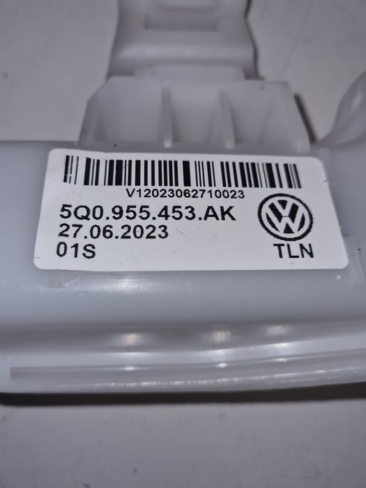 Vas lichid parbriz AUDI A3 8V / cod-5Q0.955.453.AK / an-2019-2024 NOU