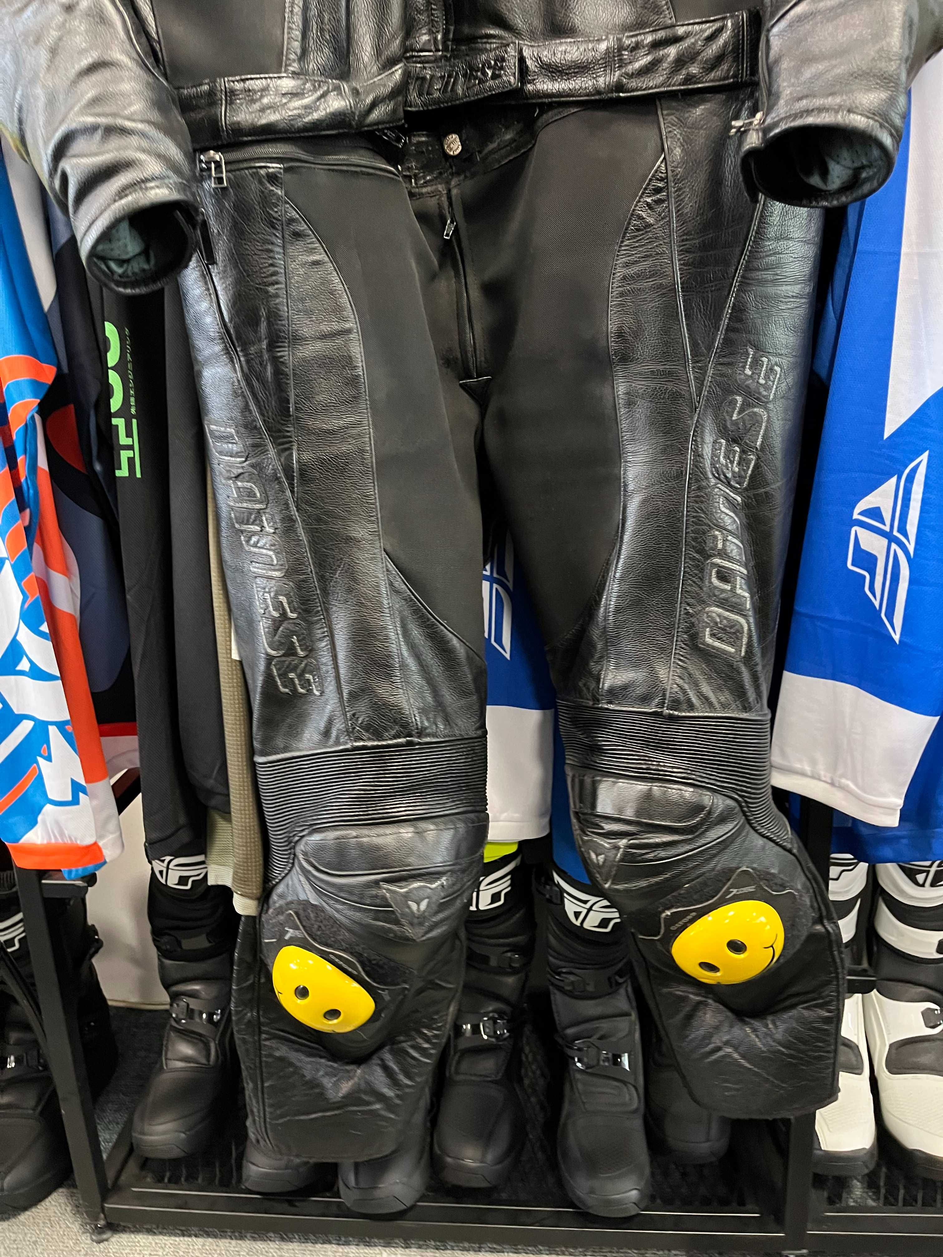 Кожен мото екип DAINESE D-TEC,размер 56-XL ,2части , протектори
