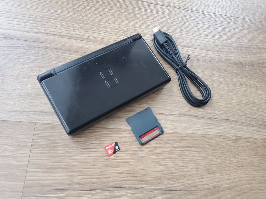 Nintendo DS Lite + 214 Игри