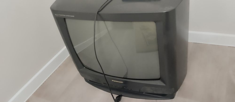 Телевизор продаю панасоник