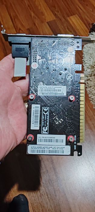 Placă video de 2GB.