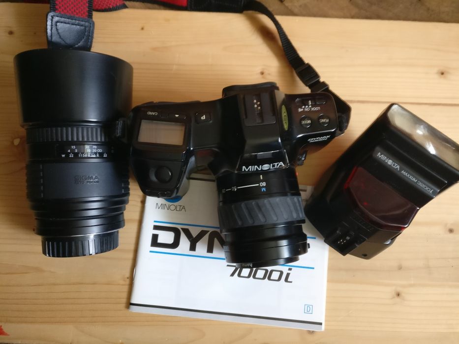Minolta Dynax 7000i +doua obiective si blitz