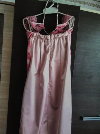 Rochie roz cu dantelă
