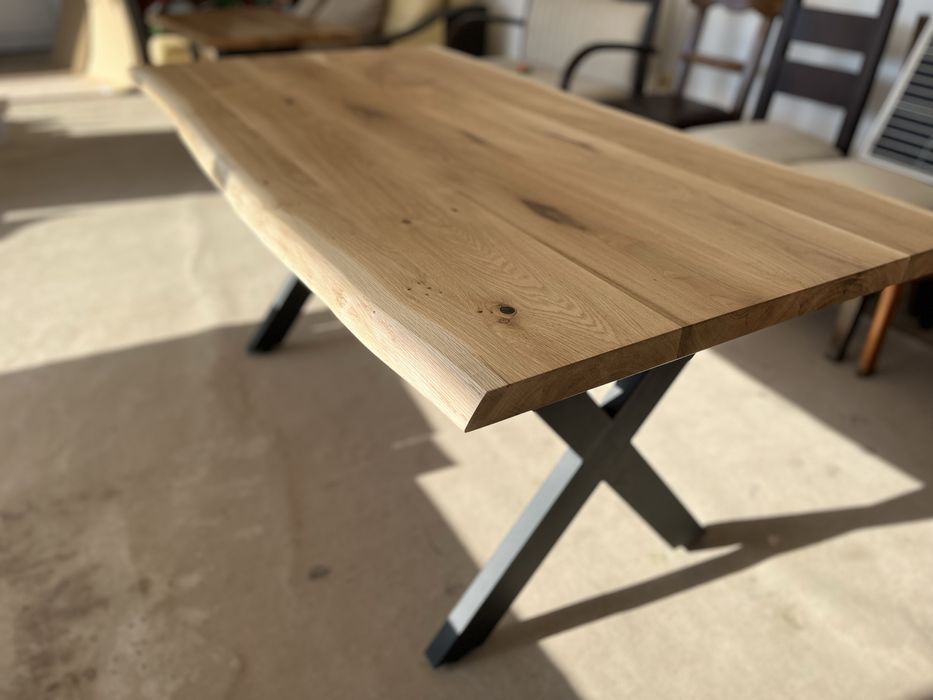 Трапезна маса от дъб с метални крака