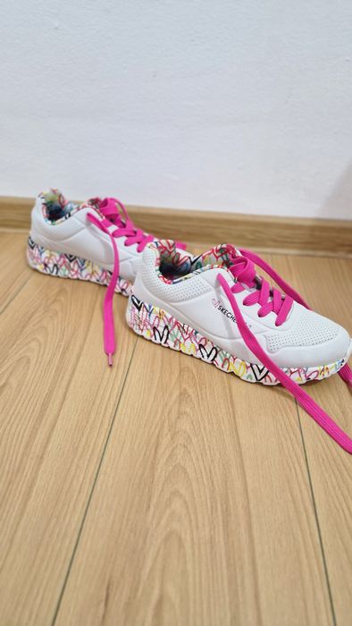 Adidasi fete skechers