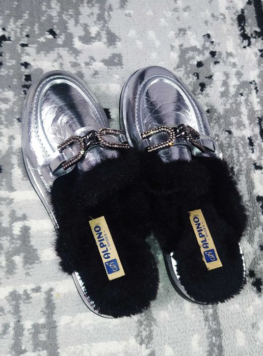 Тапочки на девочку новые р.35