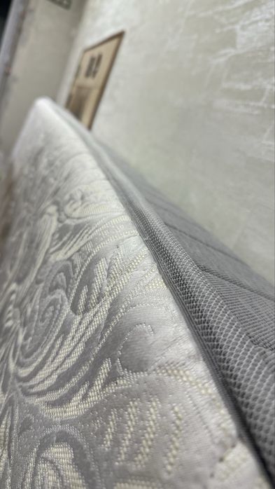 Отдам двуспальный матрас бесплатно 160*200, в хорошем состоянии