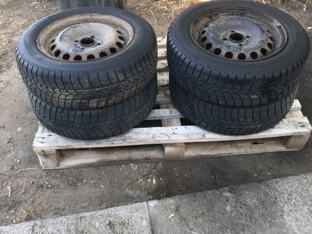 Anvelope de iarna 185/65/15 cu jante de tabla